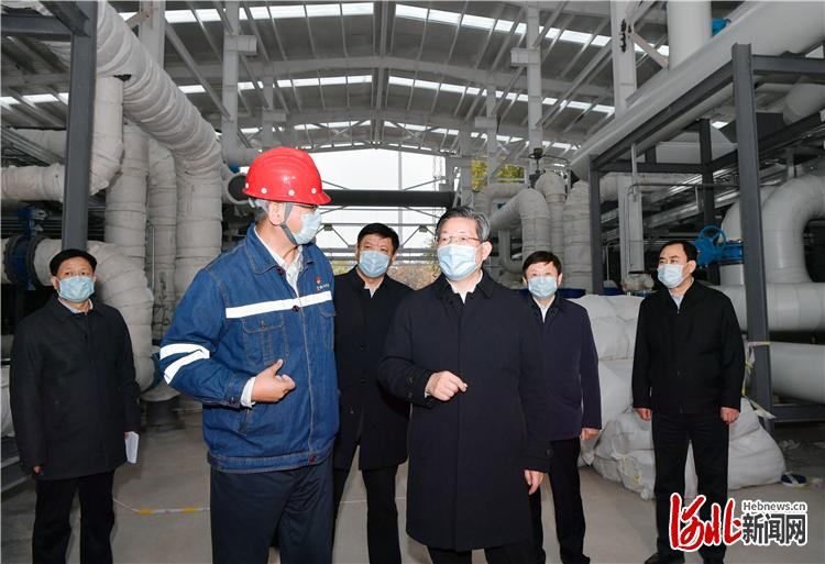 王东峰在石暗访检查供暖事情：时刻体贴民生冷暖(图2)