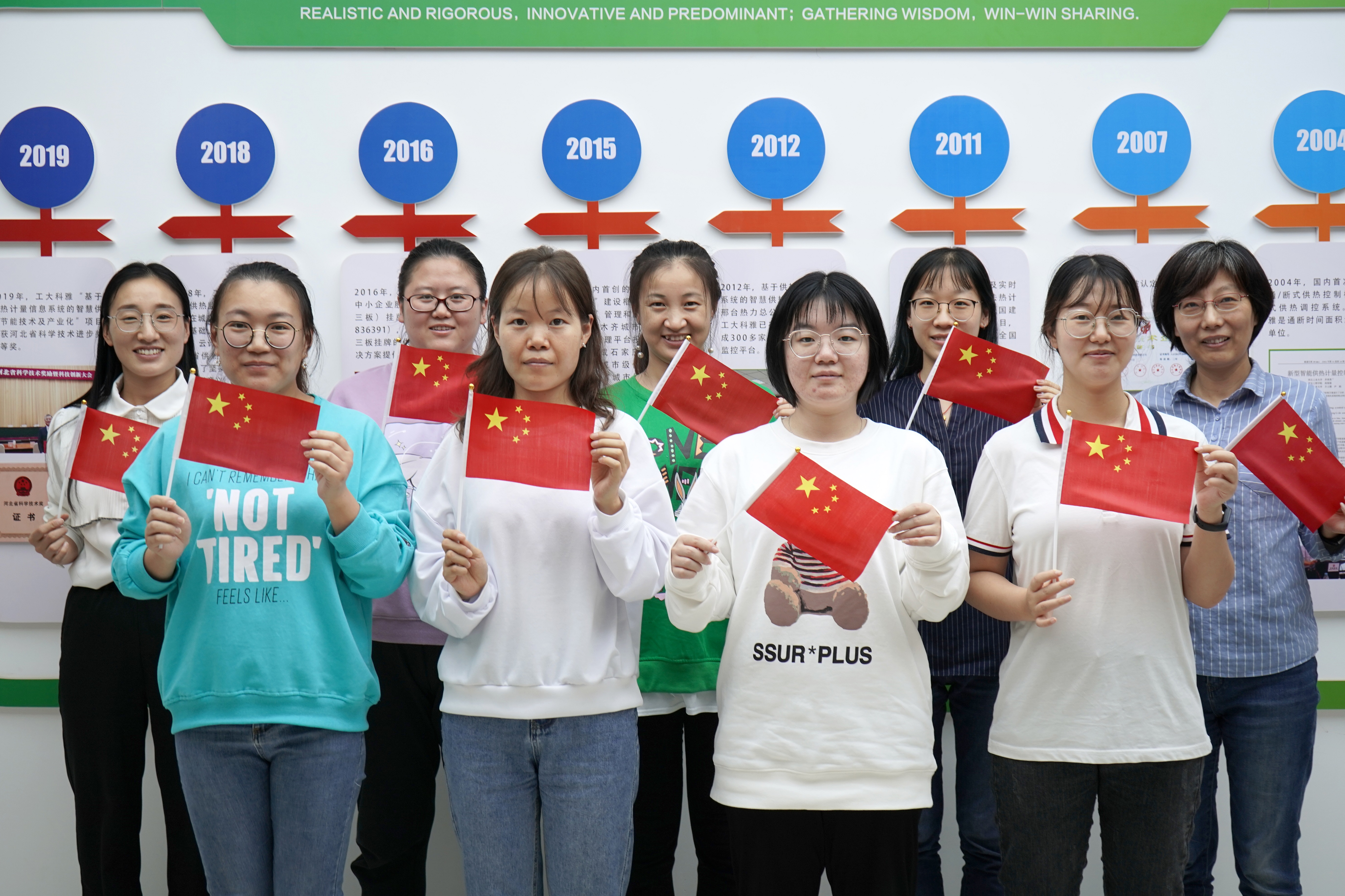 我和国旗合个影丨来自必威官方首页官网人的批注(图7)