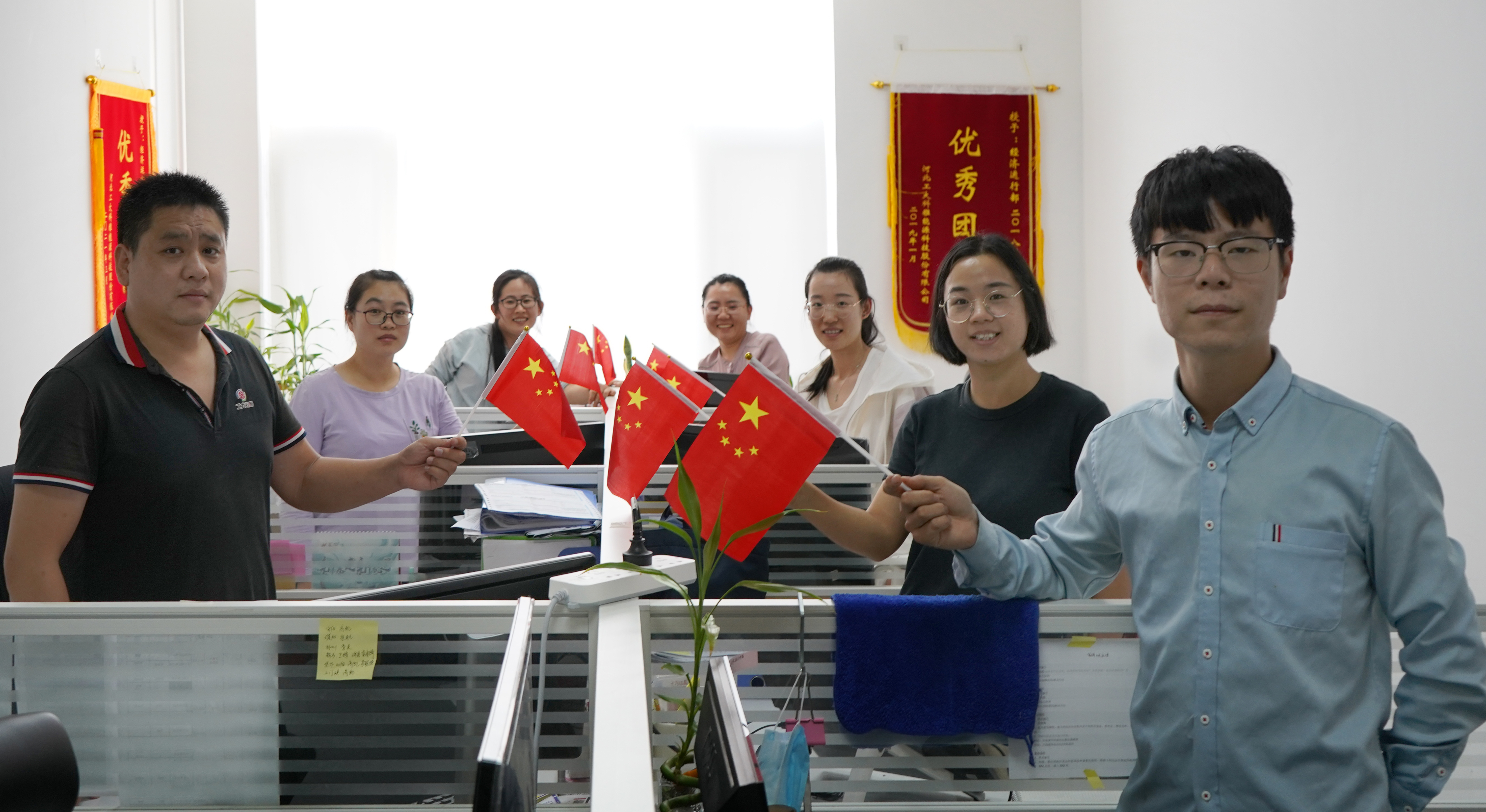 我和国旗合个影丨来自必威官方首页官网人的批注(图6)