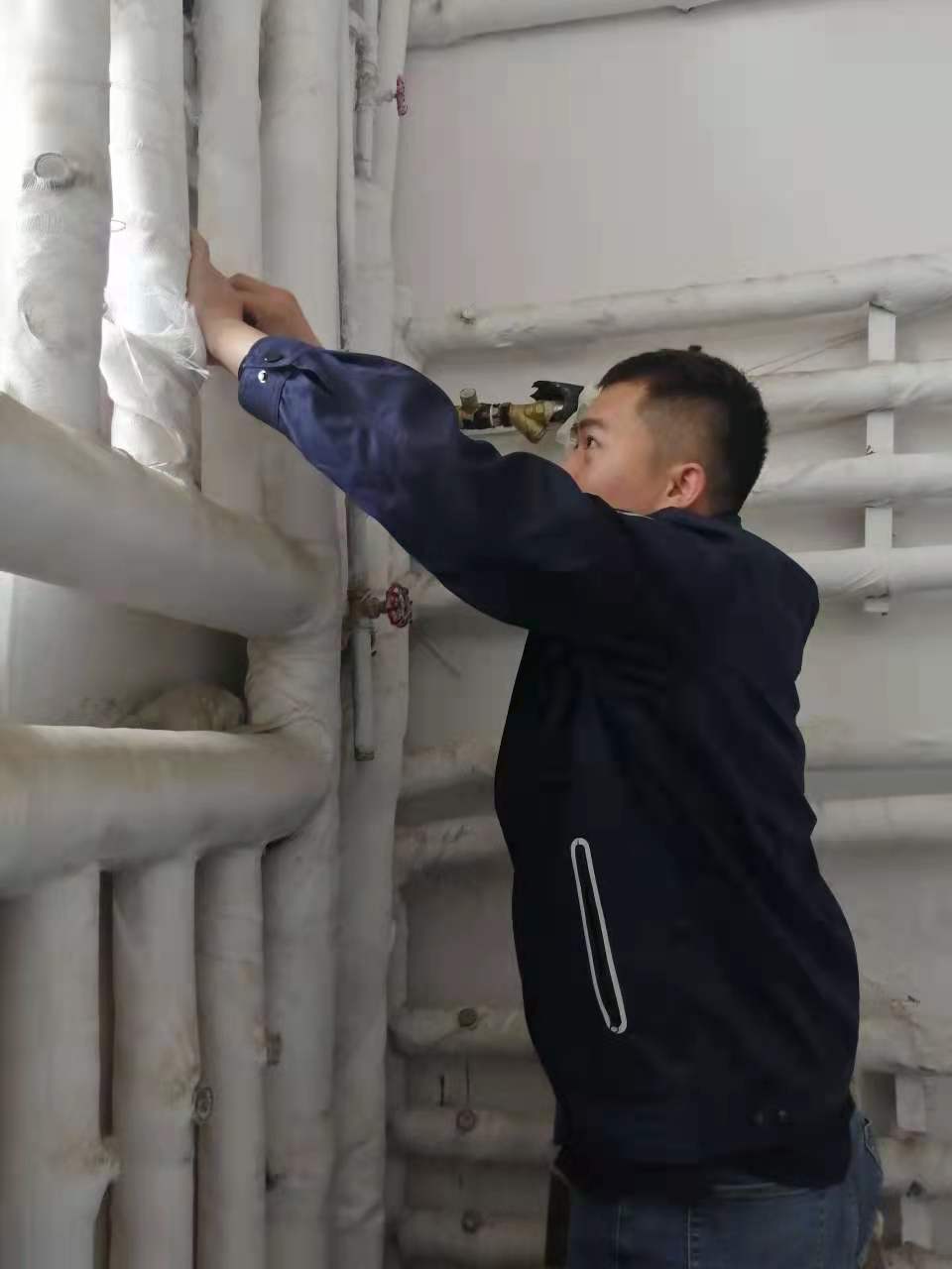 【国庆坚守，，，，，，，现在我在岗】必威官方首页官网人全力备战今冬供暖（二）(图8)