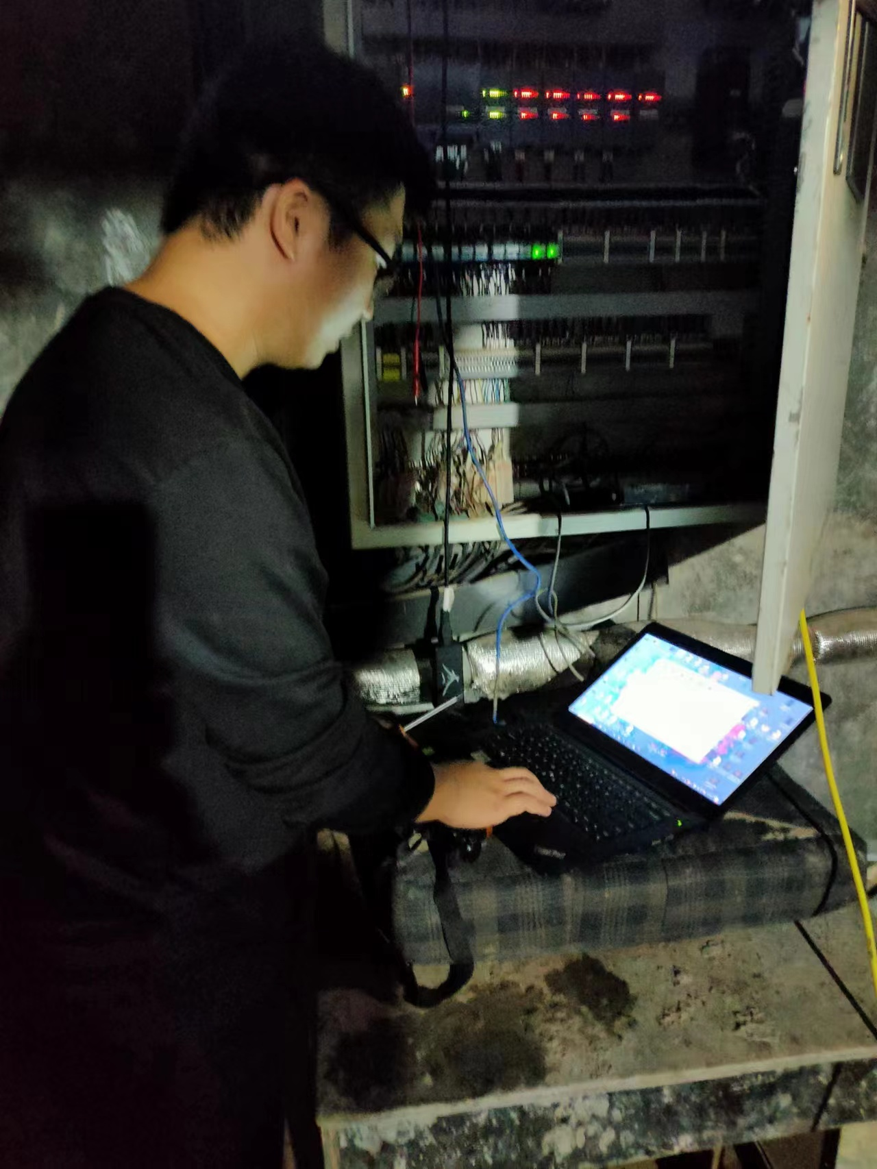 【国庆坚守，，，，，，，，现在我在岗】必威官方首页官网人全力备战今冬供暖（三）(图5)